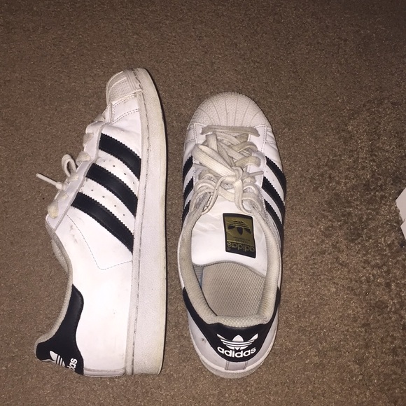 Adidas Superstars - Picture 2 of 4